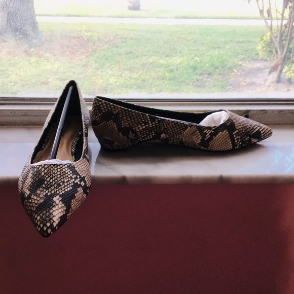 NIB Comfortview Wide Width Faux Snakeskin Flats 8.5W - Picture 3 of 9